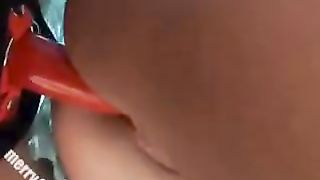 Лесбиянки трахаются со страпоном на пляже до оргазма